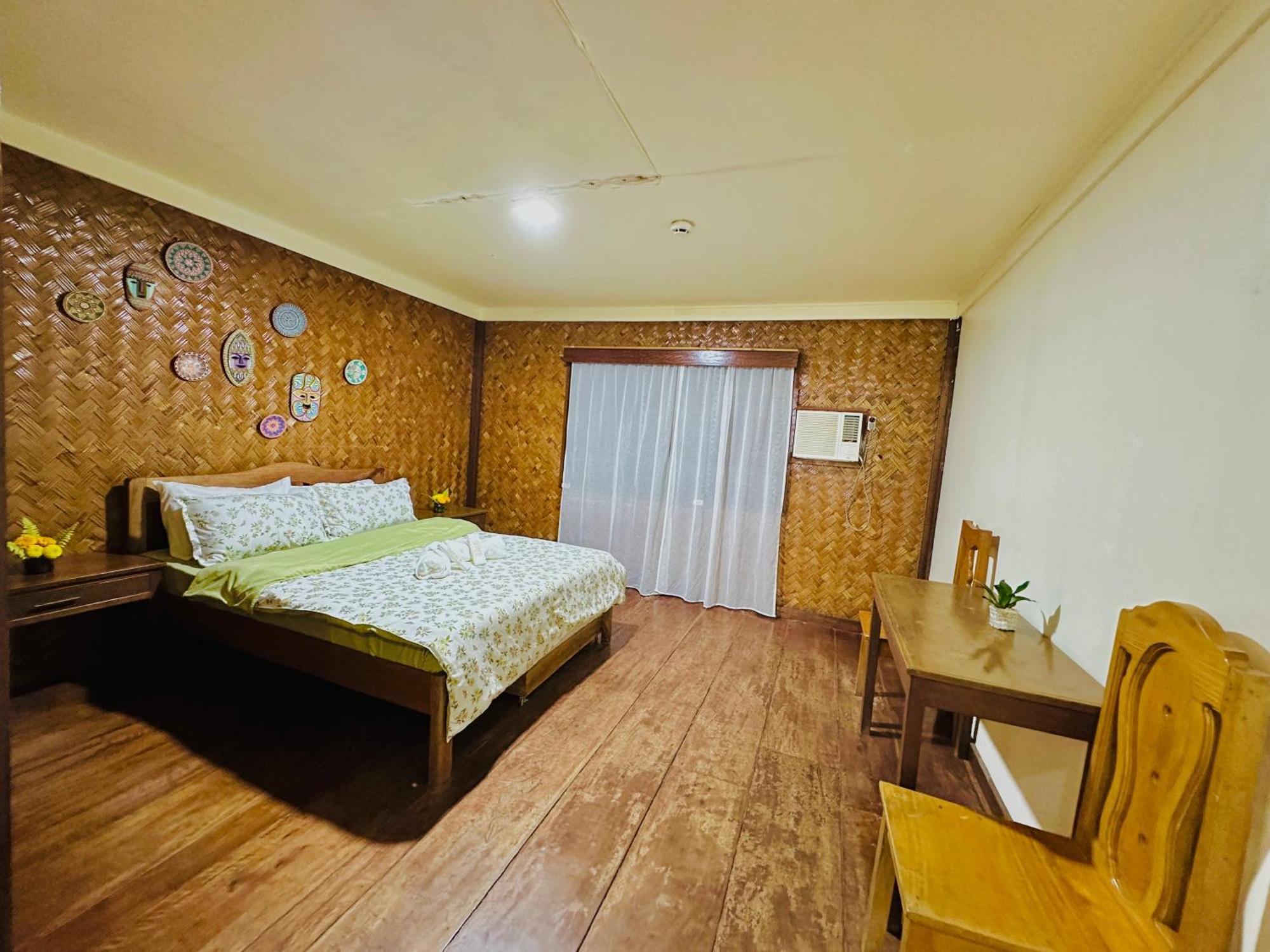 Lokal Hut Bed And Breakfast Puerto Princesa Exterior photo